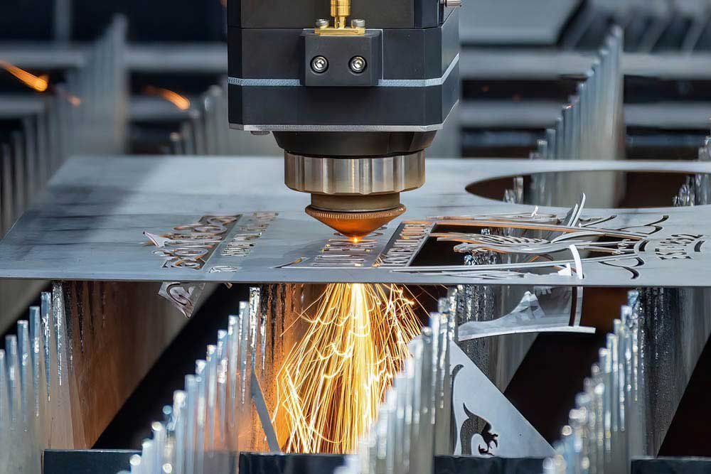 Precision metal cutting with bright sparks